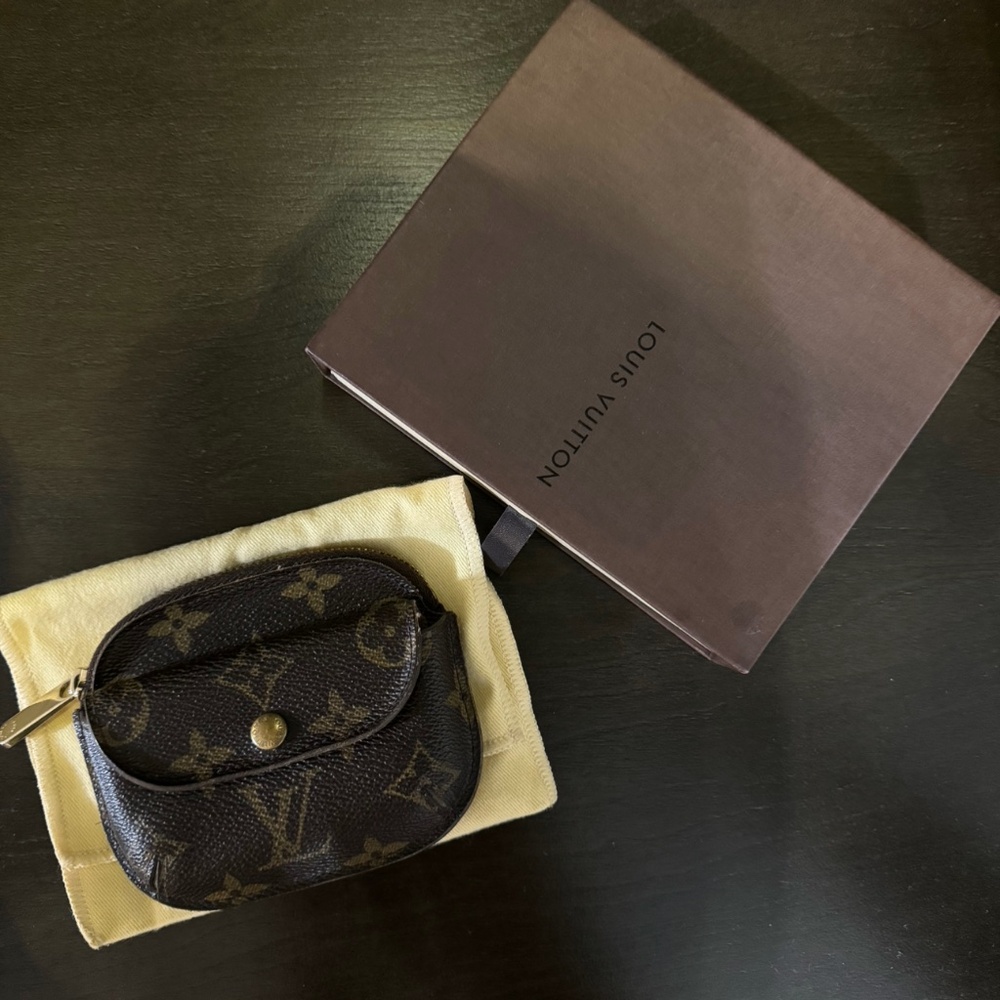Louis Vuitton Monogram Schilling Coin Purse